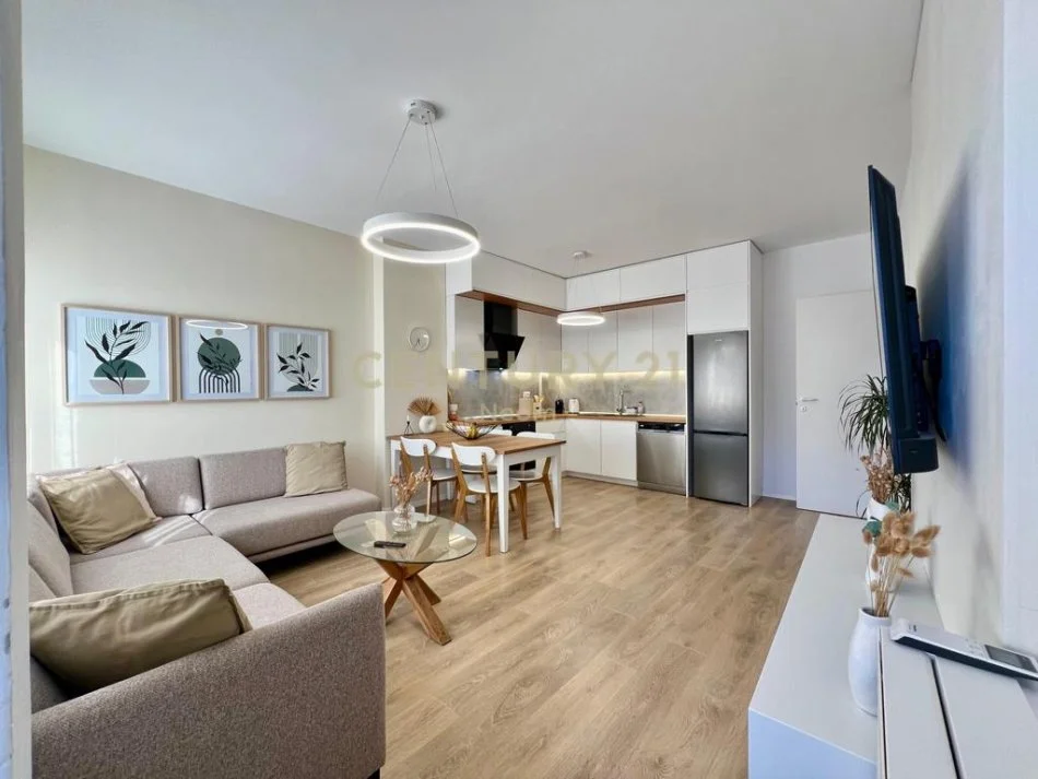 Tirane, jap me qera apartament 2+1+Ballkon , 86 m² 1.300 € (Pazari i Ri)