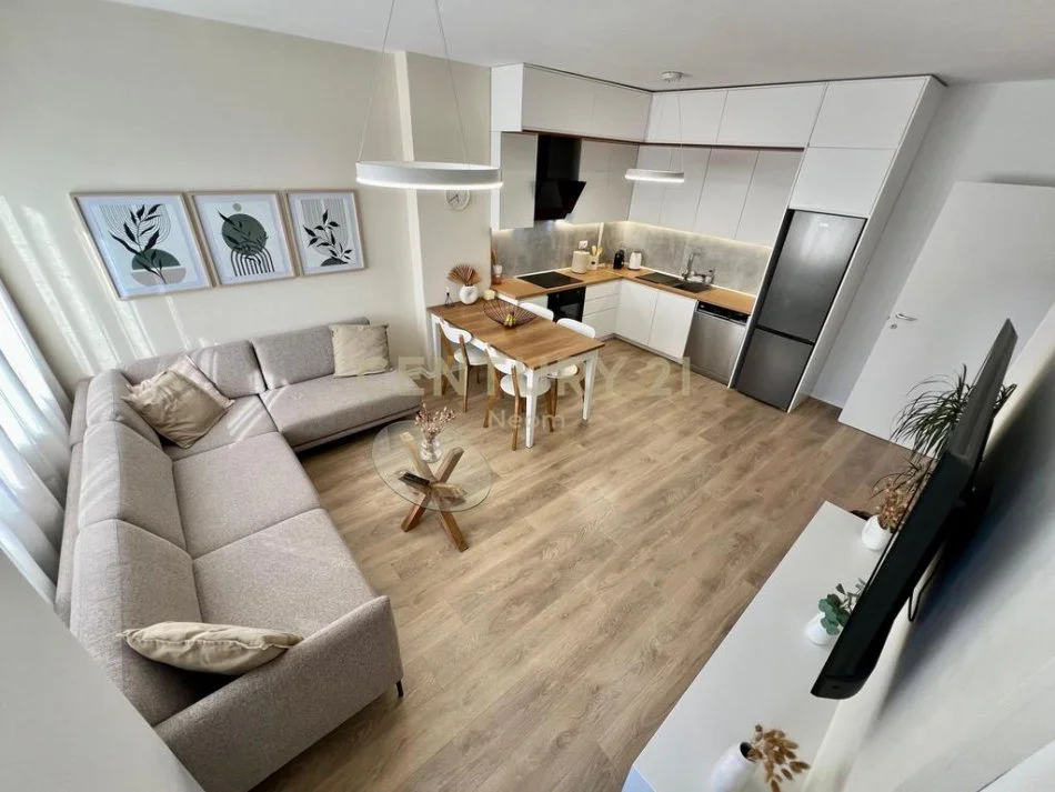 Tirane, jepet me qera apartament 2+1+Ballkon Kati 6, 86 m² 1.250 € (Neom117491)