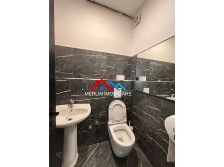 Tirane, jepet me qera ambjent biznesi Kati 0, 700 m² 5.000 € (STADIUMI DINAMO)