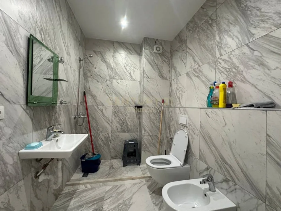 Tirane, jepet me qera apartament 2+1 Kati 6, 120 m² 500 € (lori ligori)