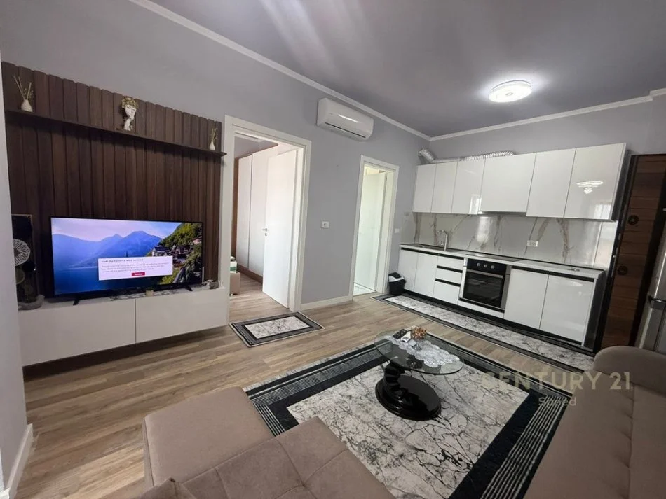 Tirane, jepet me qera apartament 1+1 Kati 9, 55 m² 500 € 