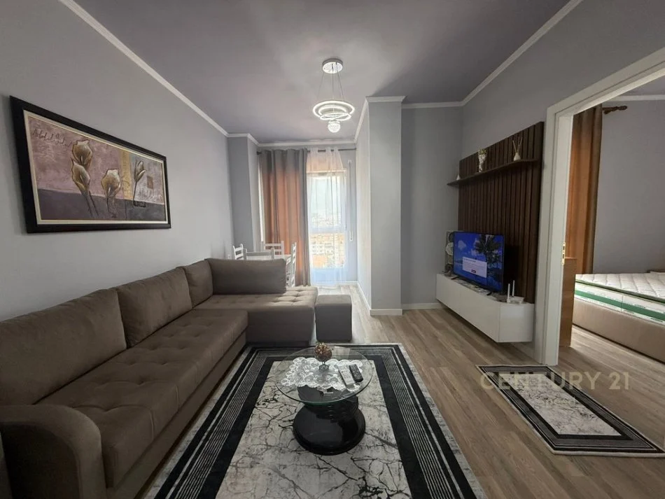 Tirane, jepet me qera apartament 1+1 Kati 9, 55 m² 500 € 
