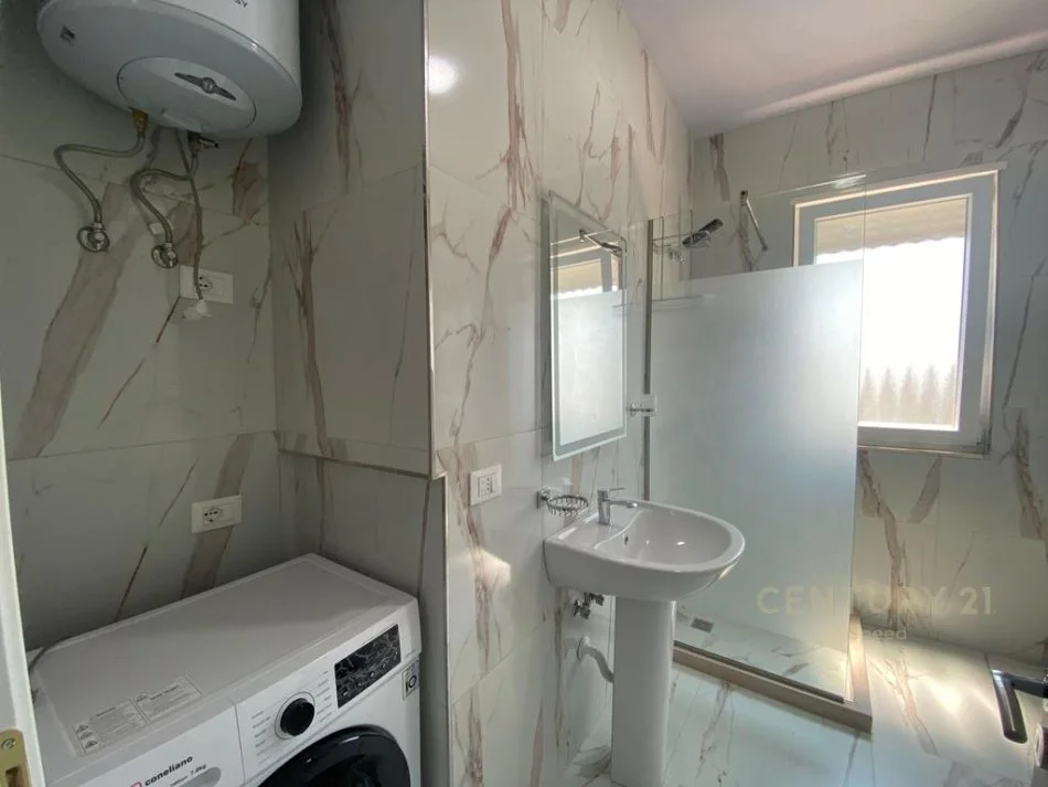 Tirane, jepet me qera apartament 1+1 Kati 9, 55 m² 500 € 