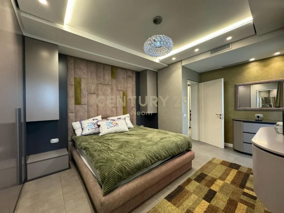 Tirane, shitet apartament 3+1 Kati 4, 153 m² 215.000 € 