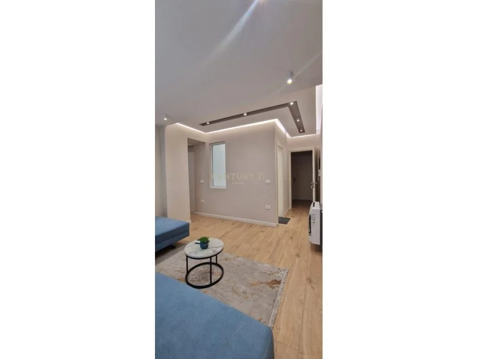 Tirane, jap me qera apartament 1+1 , 55 m² 700 € (Ish Blloku)