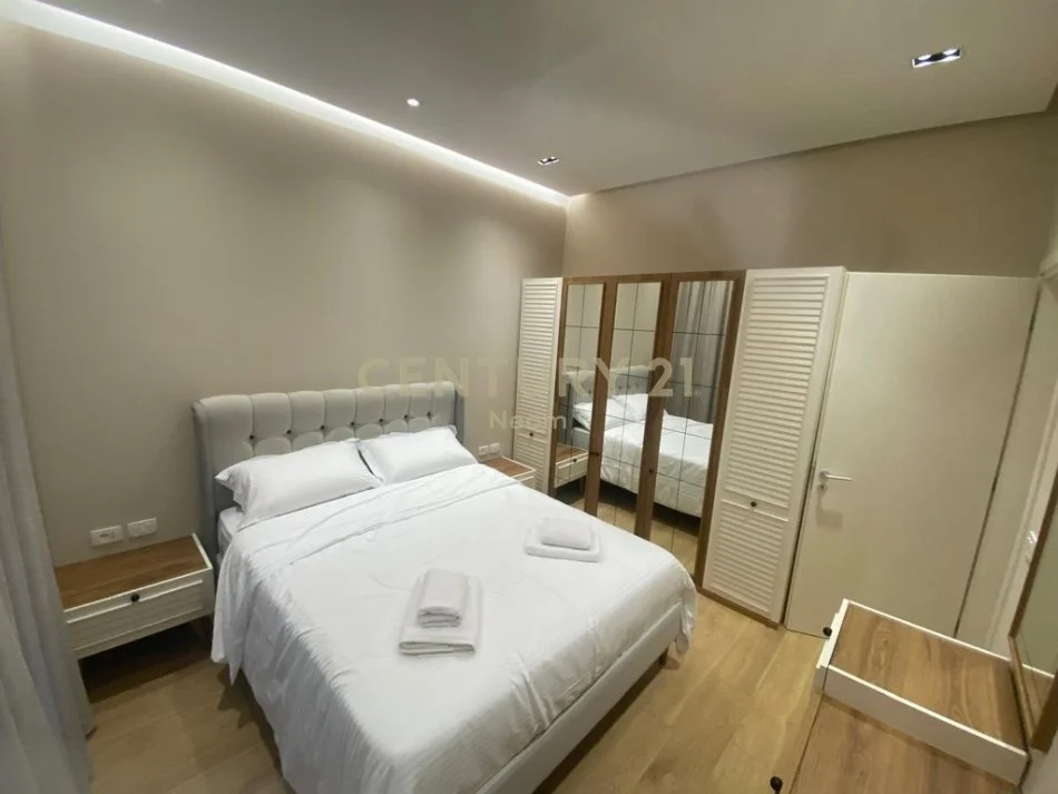 Tirane, jap me qera apartament 2+1 , 90 m² 800 € (Ish Blloku)