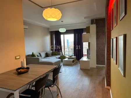 Tirane, jepet me qera apartament 2+1+Ballkon Kati 7, 80 m² 600 € (Sol117662)