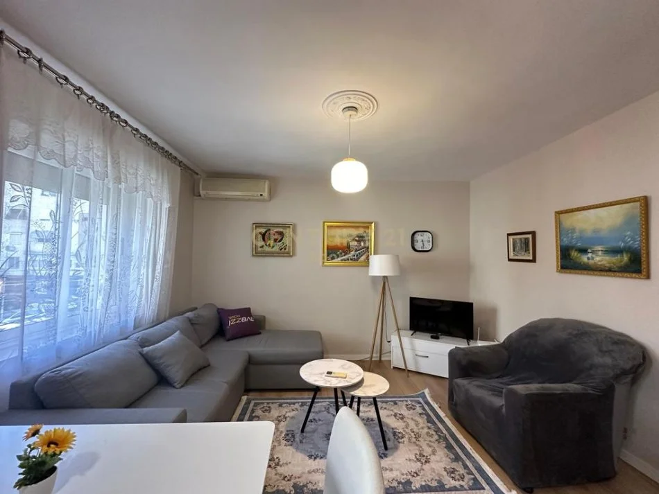Tirane, jepet me qera apartament 1+1 Kati 3, 50 m² 550 € (Rruga Budi Tirana Albania)
