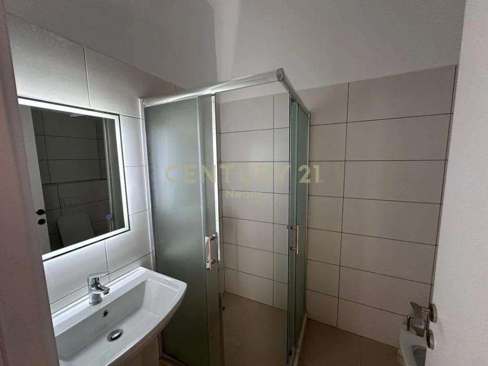 Tirane, jap me qera apartament 2+1+Aneks+Ballkon Kati 2, 100 m² 650 € (Neom117200)