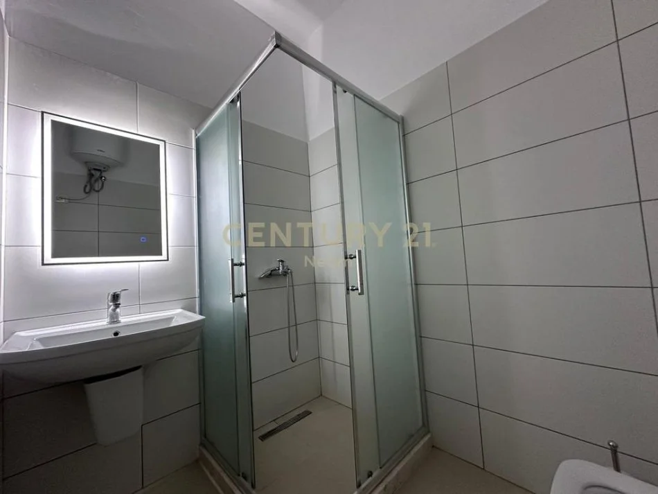 Tirane, jap me qera apartament 2+1+Aneks+Ballkon Kati 2, 100 m² 650 € (Neom117200)