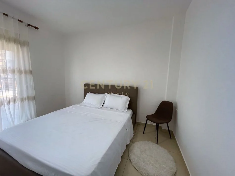 Durres, jepet me qera apartament 1+1+Ballkon Kati 4, 120 m² 400 € (ish rajoni)