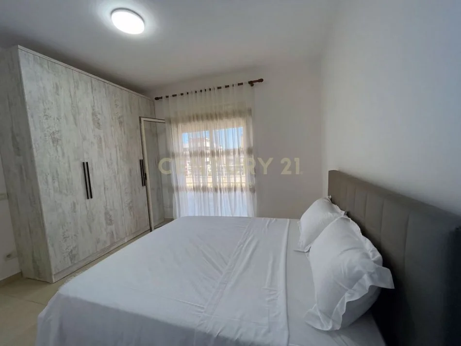 Durres, jepet me qera apartament 1+1+Ballkon Kati 4, 120 m² 400 € (ish rajoni)