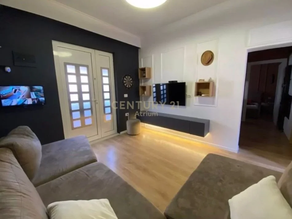 Tirane, jap me qera apartament 2+1 Kati 1, 100 m² 550 € 