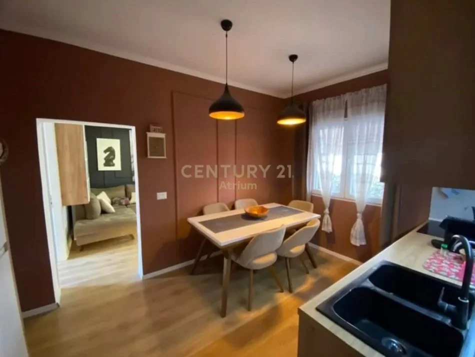 Tirane, jap me qera apartament 2+1 Kati 1, 100 m² 550 € 