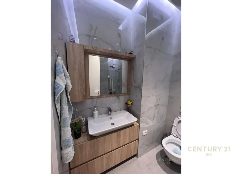 Tirane, shitet apartament 1+1 Kati 4, 76 m² 240.000 € 