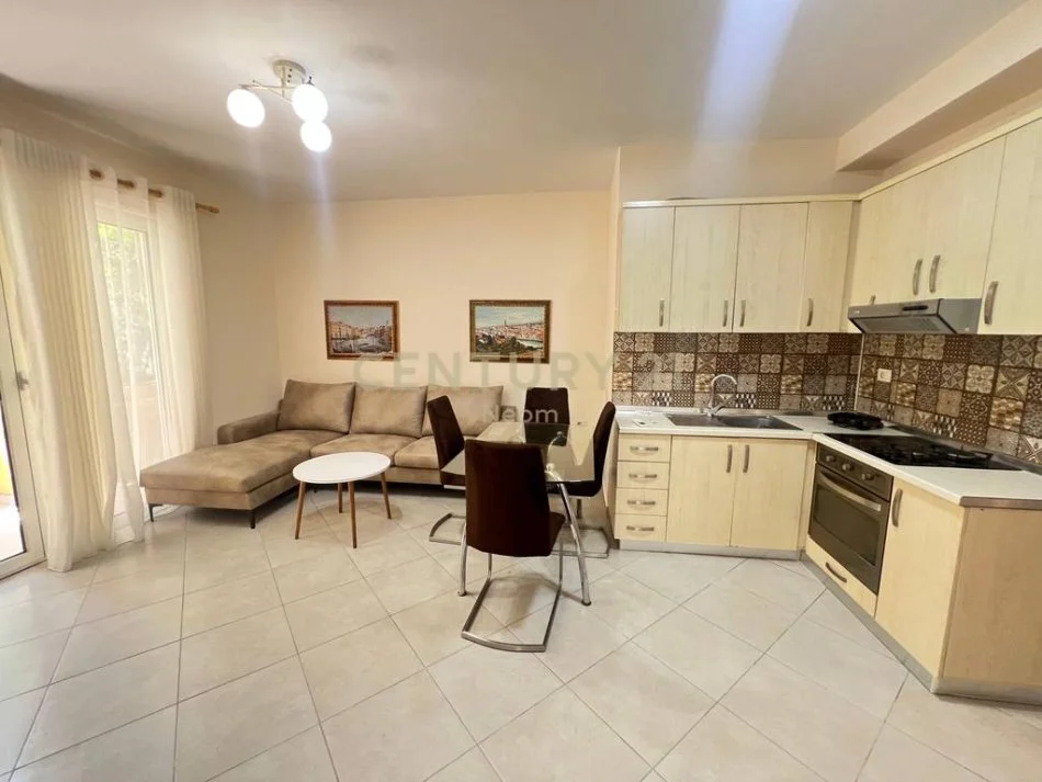 Tirane, jepet me qera apartament 2+1+Aneks+Ballkon Kati 2, 85 m² 600 € (Neom117752)