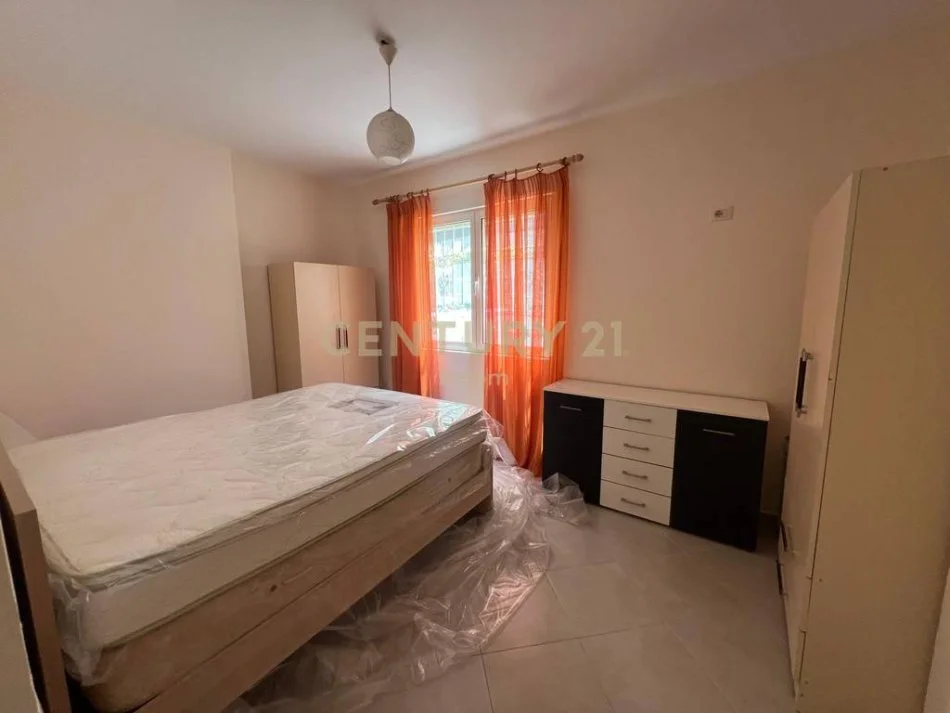 Tirane, jepet me qera apartament 2+1+Aneks+Ballkon Kati 2, 85 m² 600 € (Neom117752)