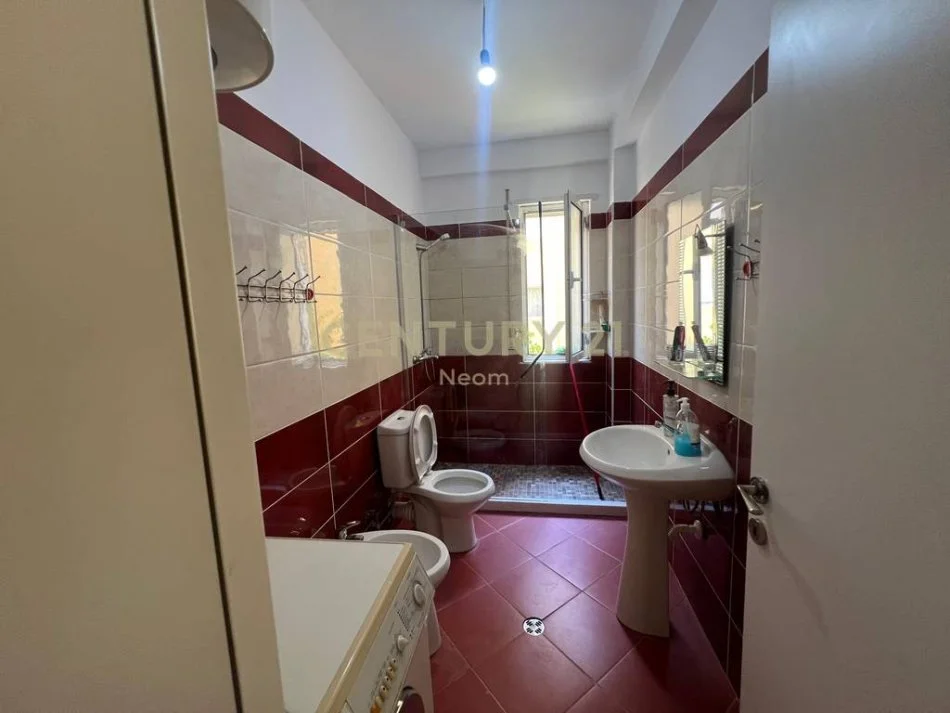 Tirane, jepet me qera apartament 2+1+Aneks+Ballkon Kati 2, 85 m² 600 € (Neom117752)