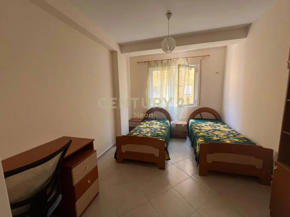 Tirane, jepet me qera apartament 2+1+Aneks+Ballkon Kati 2, 85 m² 600 € (Neom117752)