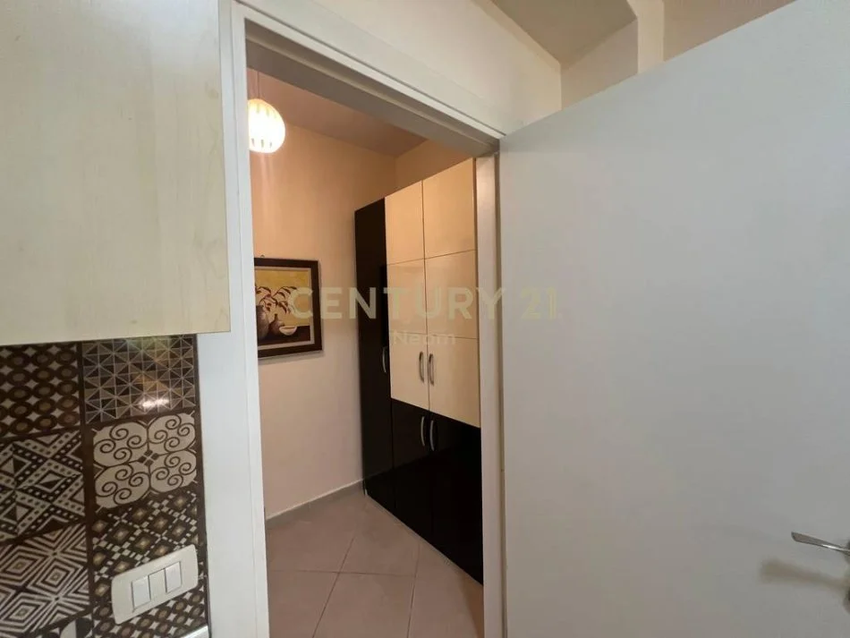 Tirane, jepet me qera apartament 2+1+Aneks+Ballkon Kati 2, 85 m² 600 € (Neom117752)