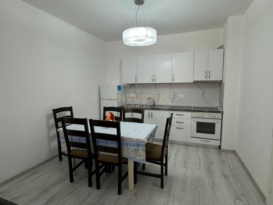 Tirane, jepet me qera apartament 1+1 , 71 m² 400 € 