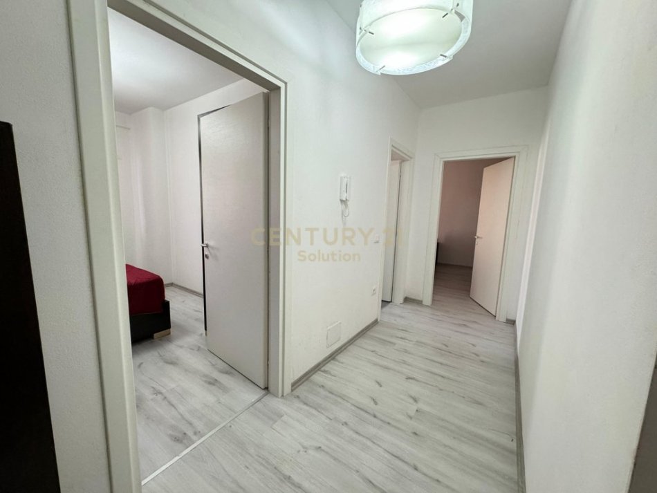 Tirane, jepet me qera apartament 1+1 , 71 m² 400 € 
