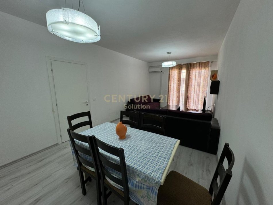 Tirane, jepet me qera apartament 1+1 , 71 m² 400 € 