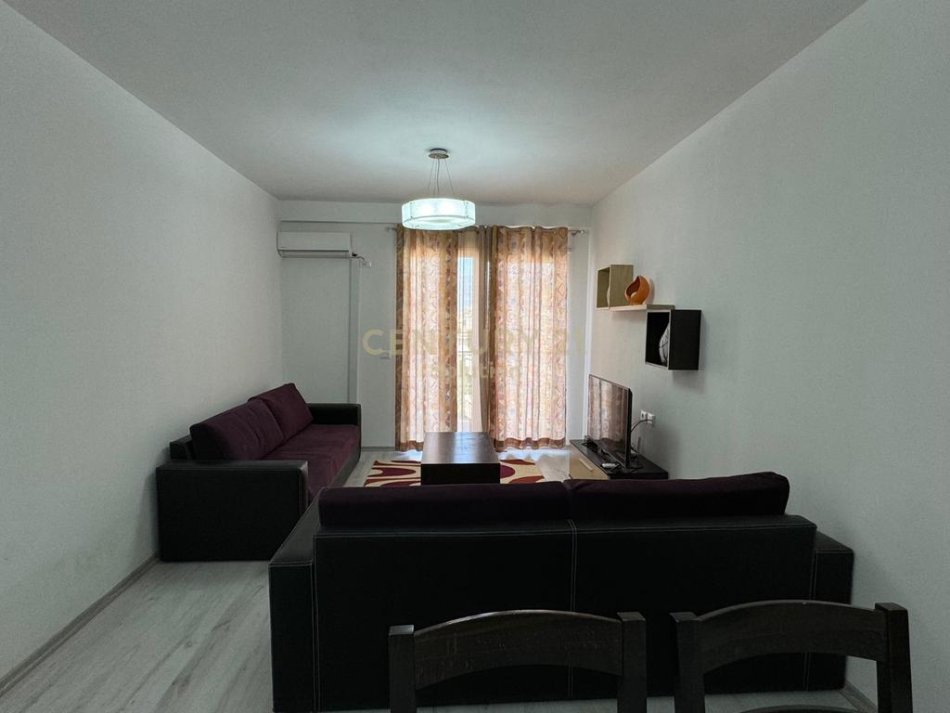 Tirane, jepet me qera apartament 1+1 , 71 m² 400 € 