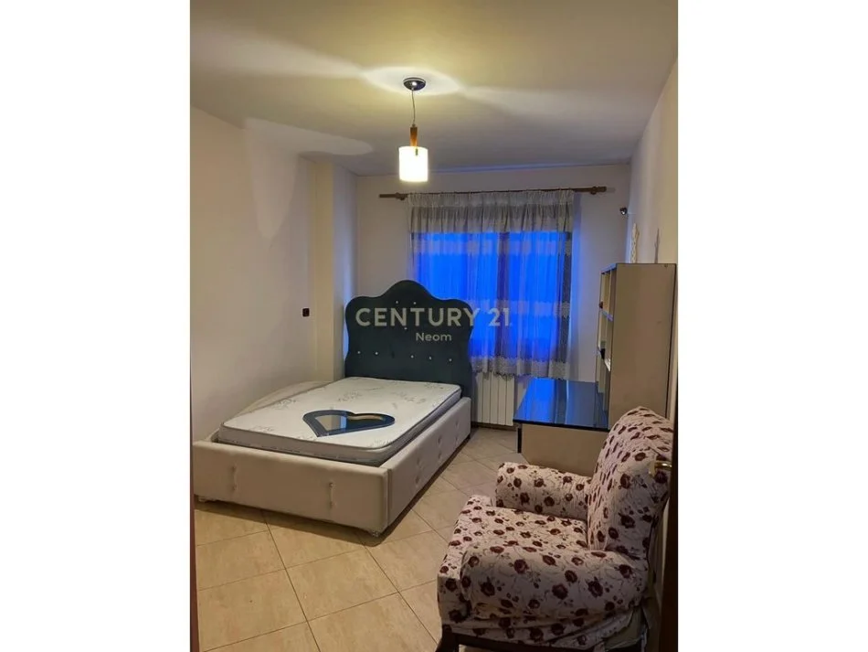 Tirane, jepet me qera apartament 3+1+Aneks+Ballkon Kati 5, 130 m² 900 € (Neom117801)