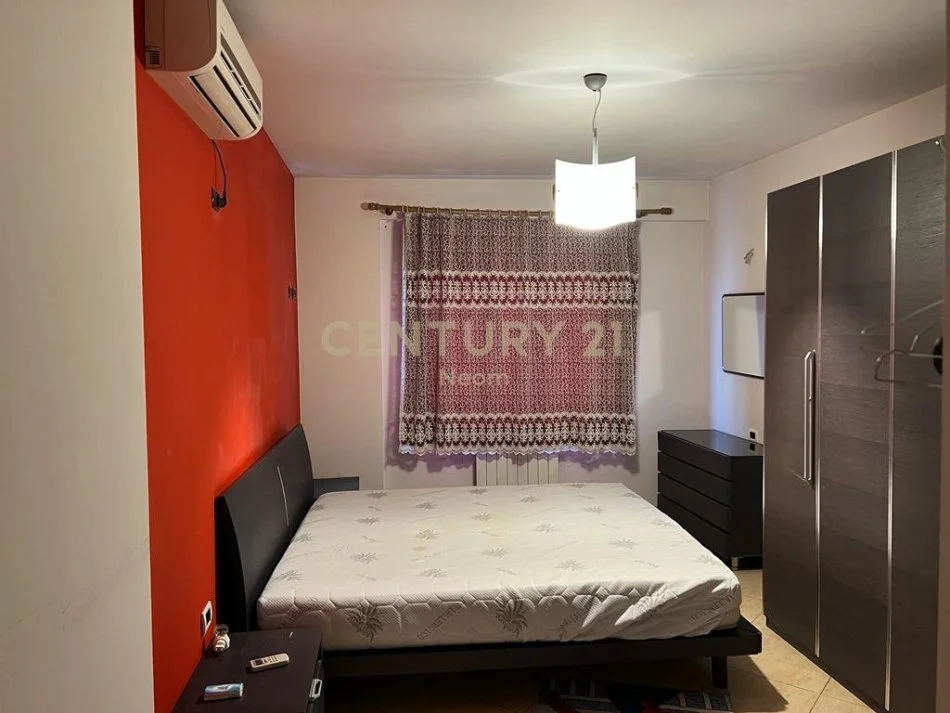 Tirane, jepet me qera apartament 3+1+Aneks+Ballkon Kati 5, 130 m² 900 € (Neom117801)