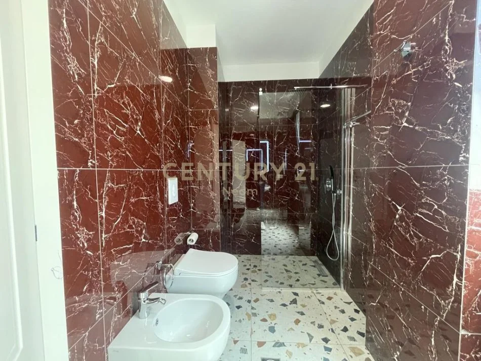 Tirane, jepet me qera apartament 2+1+Aneks+Ballkon Kati 2, 125 m² 1.000 € (Neom117806)