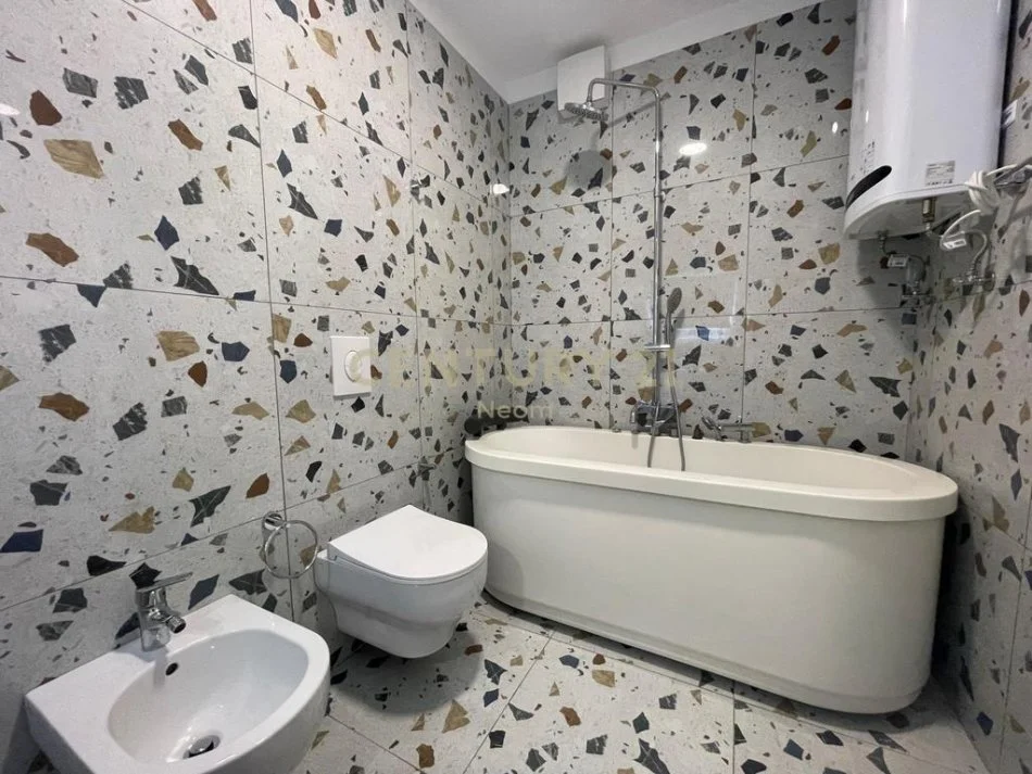 Tirane, jepet me qera apartament 2+1+Aneks+Ballkon Kati 2, 125 m² 1.000 € (Neom117806)