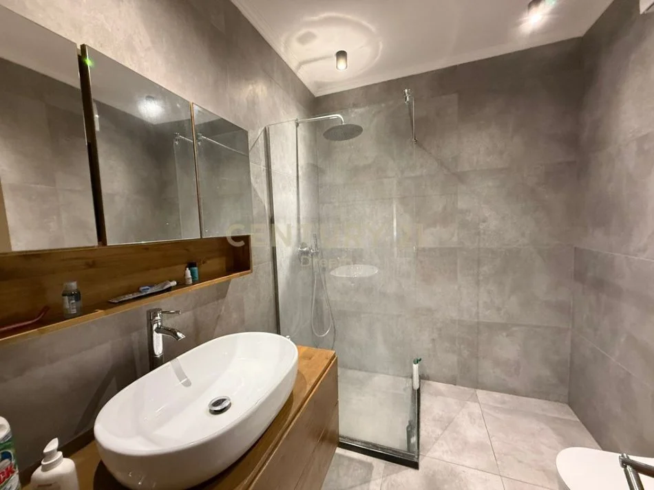 Tirane, shitet apartament 3+1+Ballkon Kati 11, 156 m² 425.000 € (ish Ekspozita)