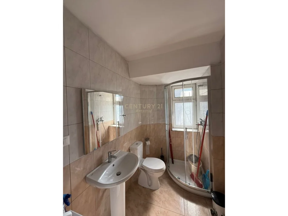 Tirane, jepet me qera apartament 1+1 Kati 2, 65 m² 450 € 