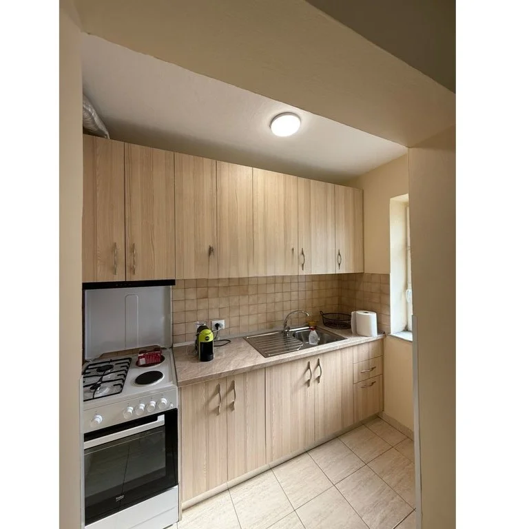 Tirane, jepet me qera apartament 1+1 Kati 2, 65 m² 450 € 