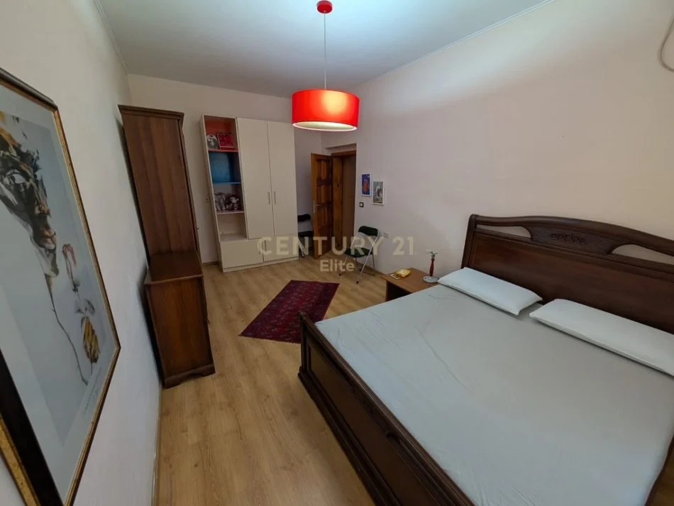 Tirane, jepet me qera apartament 2+1 Kati 2, 80 m² 500 €