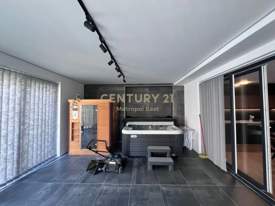 Tirane, jepet me qera apartament+verande | Penthouse 2+1+Aneks+Ballkon Kati 0, 250 m² 1.400 € (EAST117904)