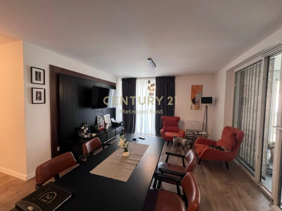 Tirane, jepet me qera apartament 2+1 , 250 m² 1.400 € (EAST117904)