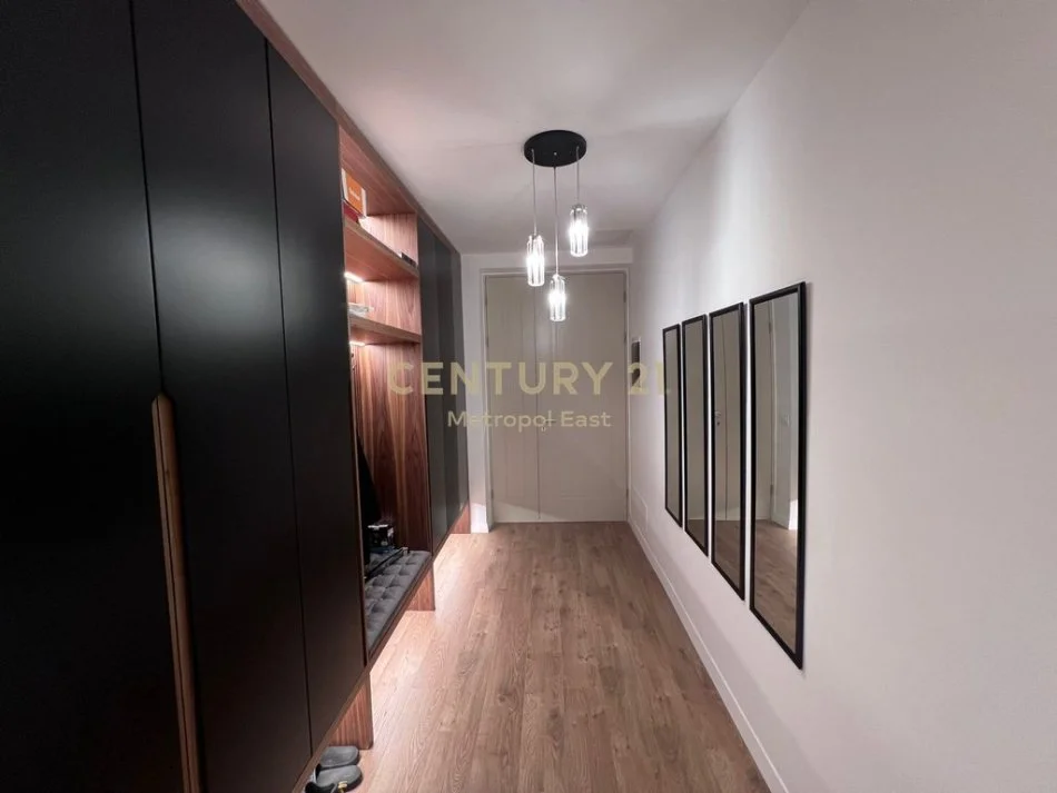 Tirane, jepet me qera apartament+verande | Penthouse 2+1+Aneks+Ballkon Kati 0, 250 m² 1.400 € (EAST117904)