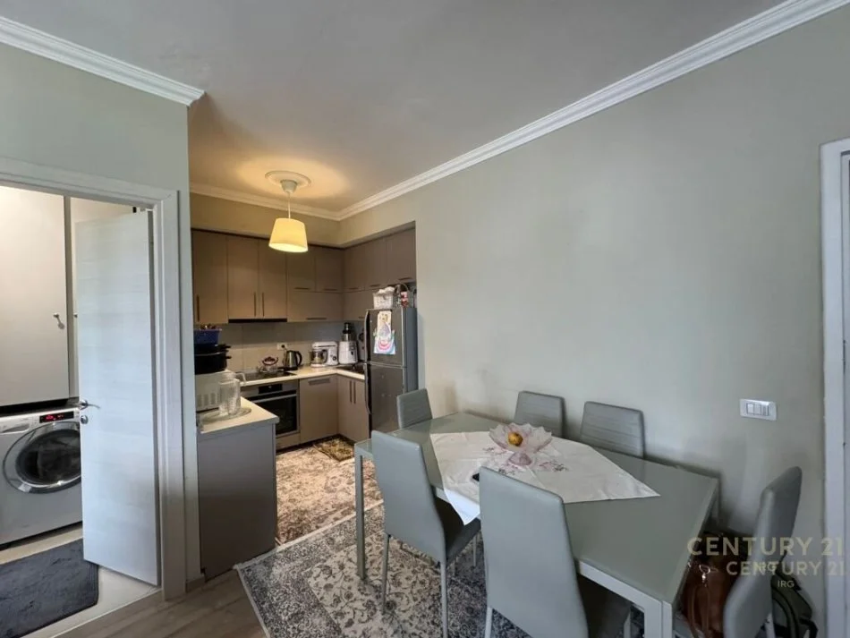 Tirane, jepet me qera apartament 1+1+Ballkon Kati 5, 65 m² 585 € (IRG117908)
