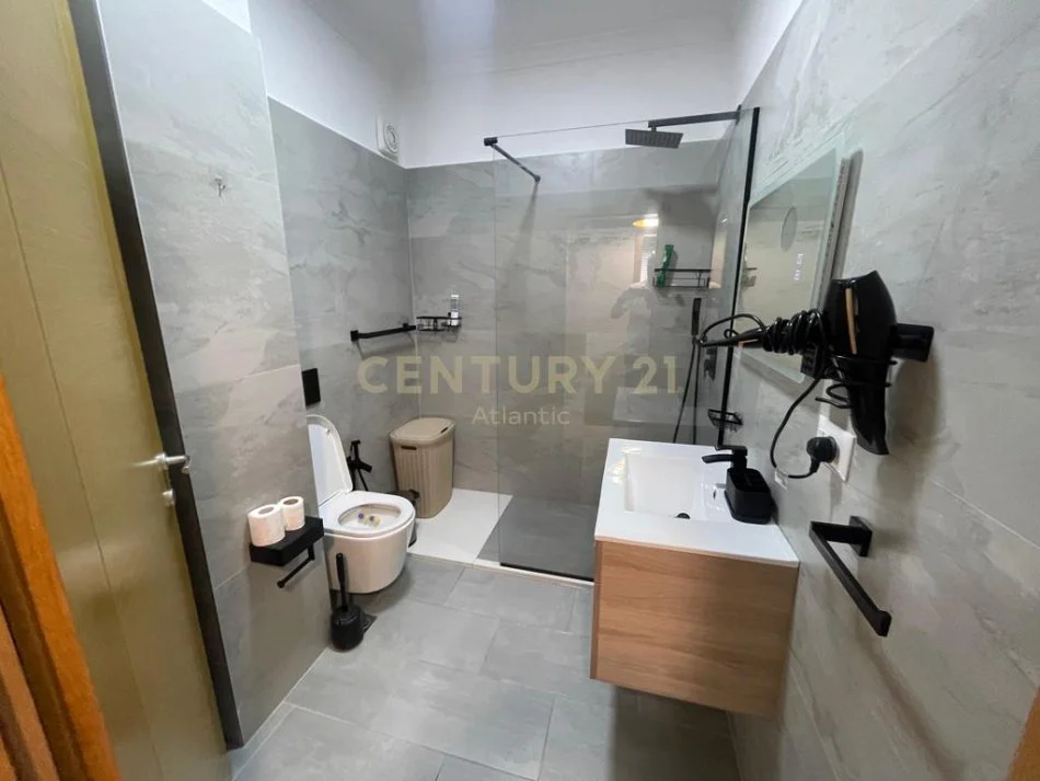 Tirane, jepet me qera apartament 3+1+Ballkon Kati 4, 130 m² 1.200 € (atlantic117916)