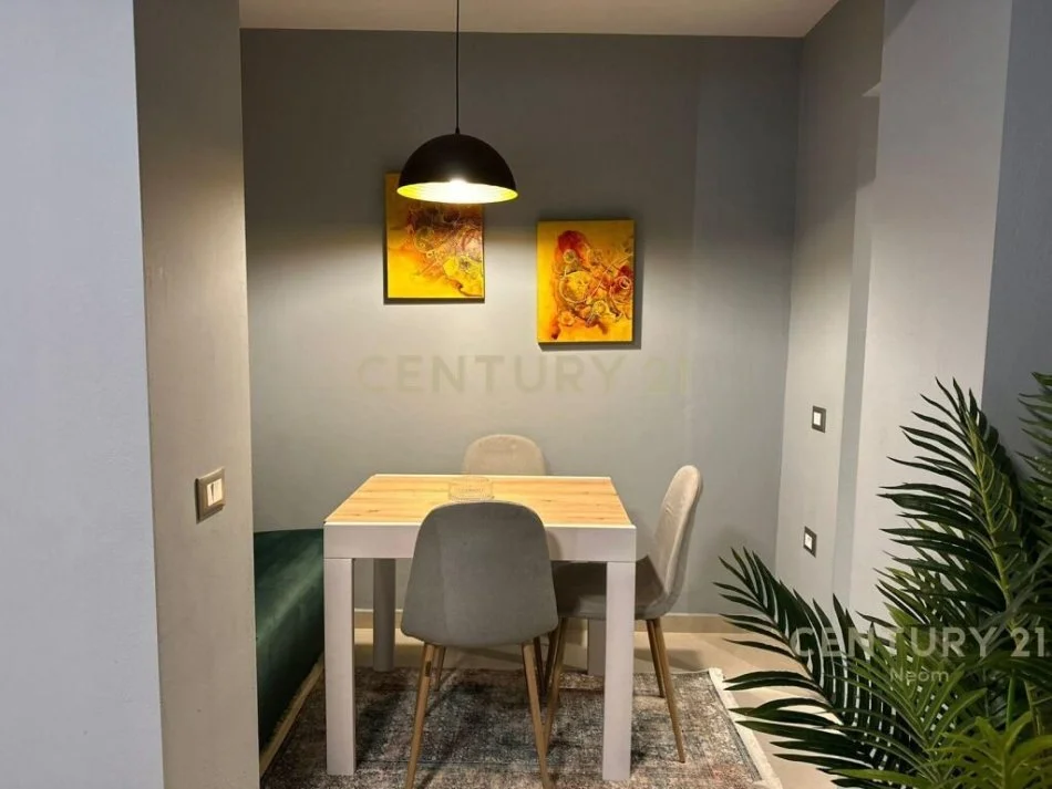 Tirane, jepet me qera apartament 2+1+Ballkon Kati 1, 80 m² 650 € (Neom117930)