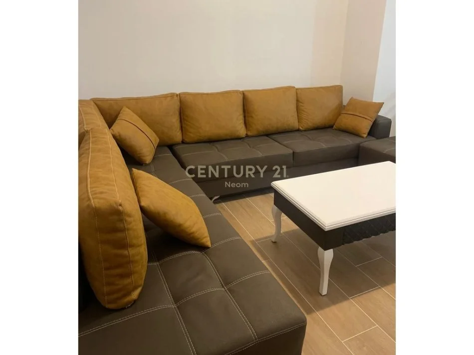 Tirane, jepet me qera apartament 1+1 Kati 2, 70 m² 700 € (Neom117965)