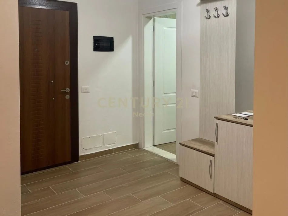 Tirane, jepet me qera apartament 1+1 Kati 2, 70 m² 700 € (Neom117965)