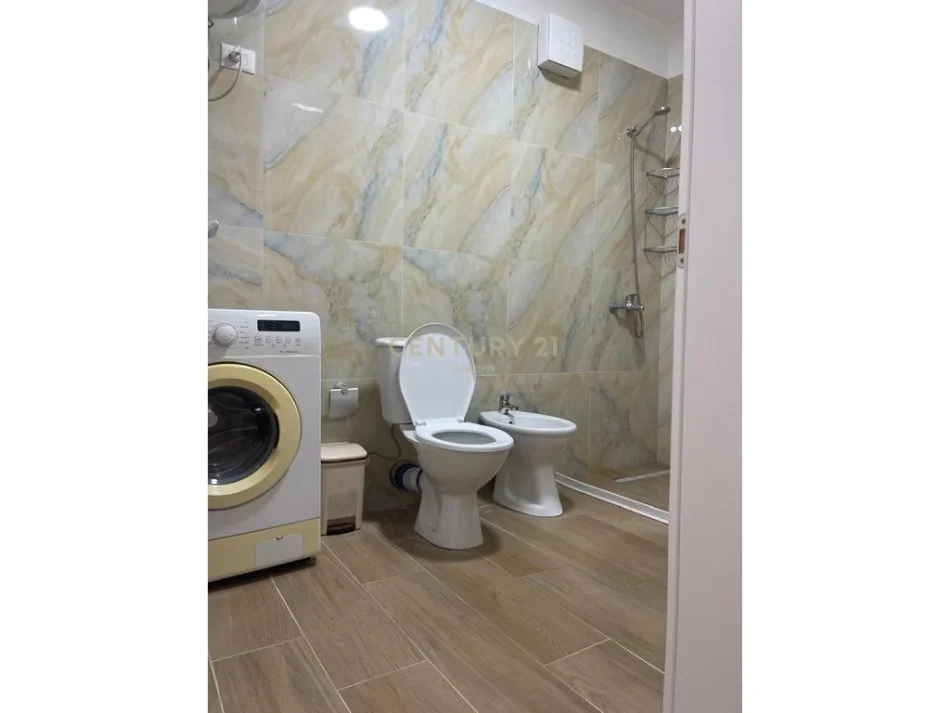 Tirane, jepet me qera apartament 1+1 Kati 2, 70 m² 700 € (Neom117965)