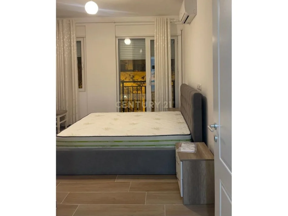 Tirane, jepet me qera apartament 1+1 Kati 2, 70 m² 700 € (Neom117965)