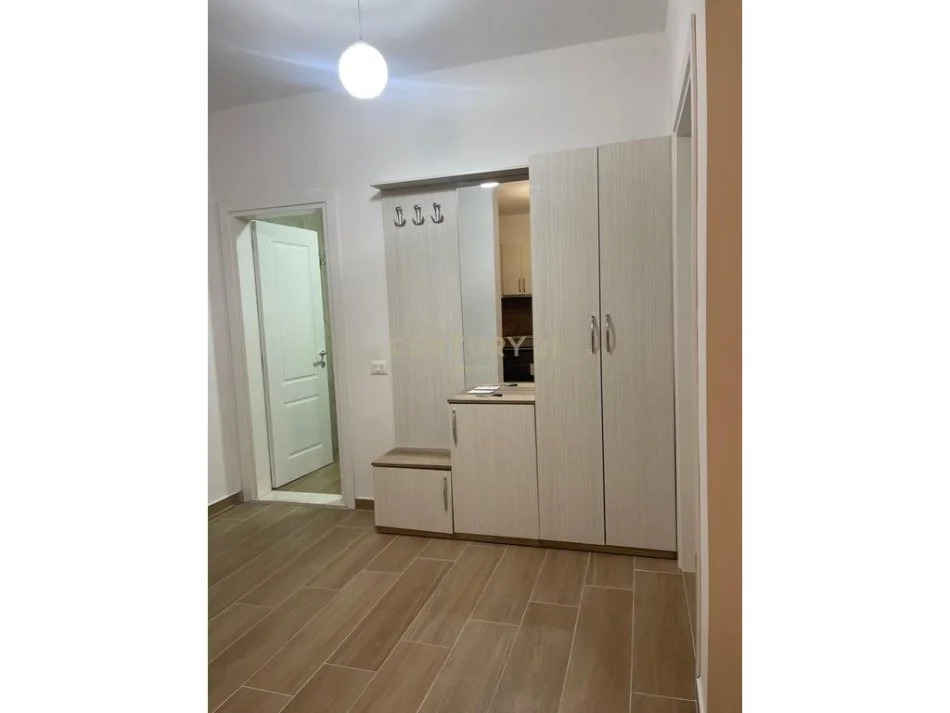 Tirane, jepet me qera apartament 1+1 Kati 2, 70 m² 700 € (Neom117965)