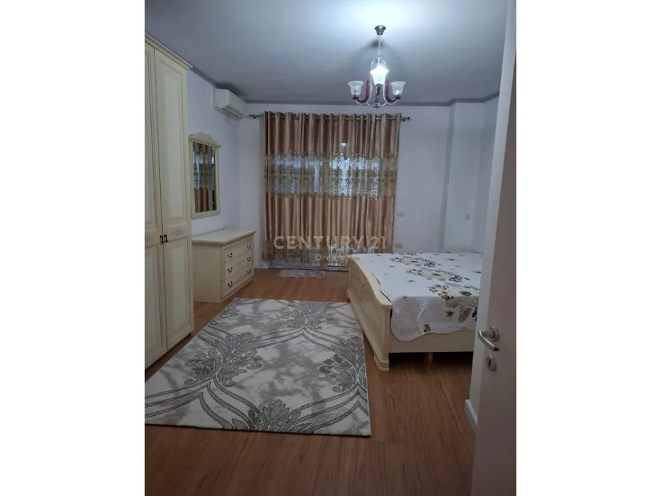 Tirane, jepet me qera apartament 2+1+Ballkon Kati 2, 101 m² 450 € (DREAM117969)