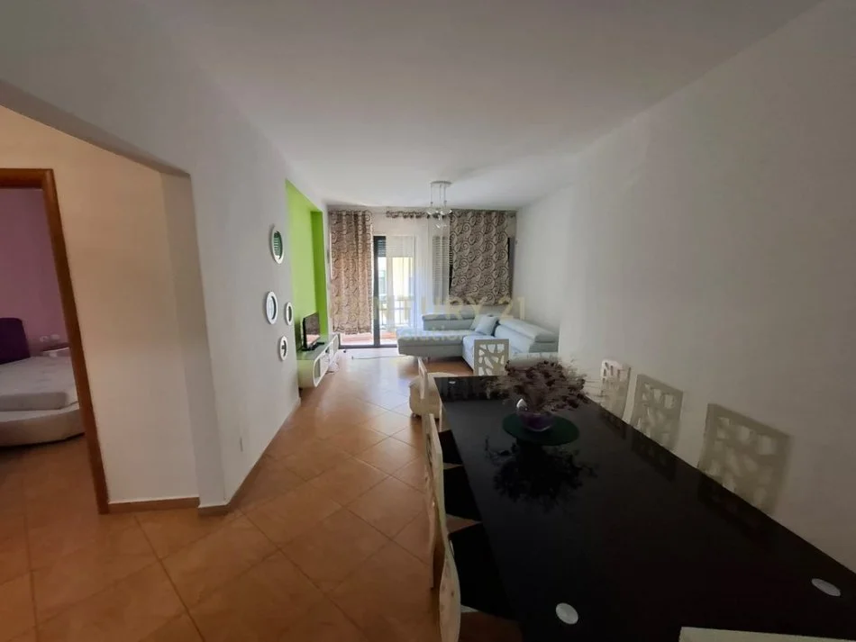 Tirane, jepet me qera apartament 2+1+Ballkon Kati 3, 126 m² 650 € (Sol117980)