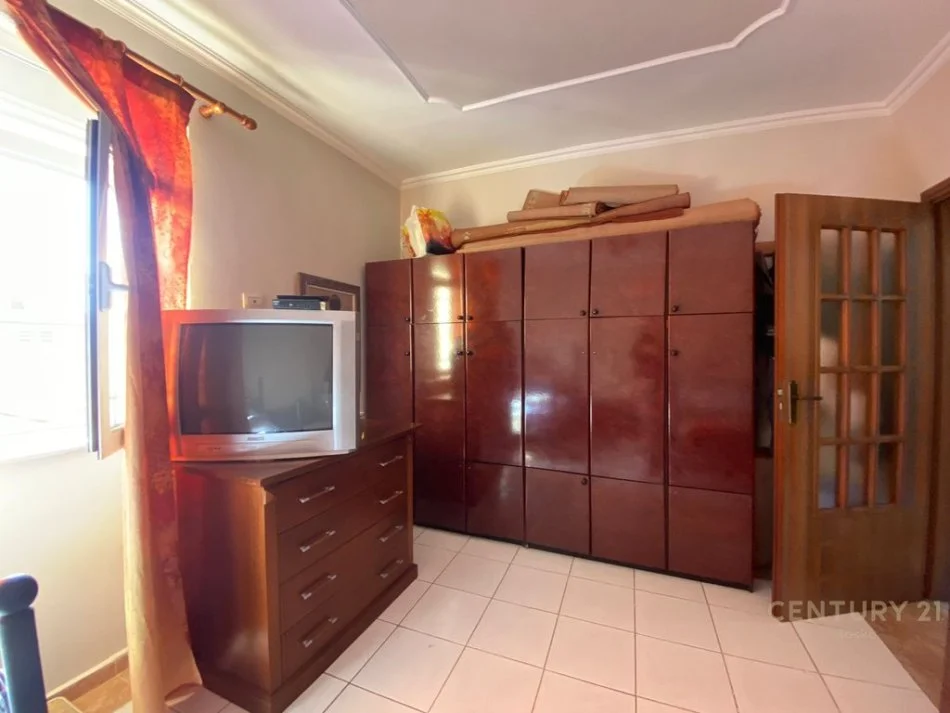 Tirane, jepet me qera apartament 1+1 Kati 3, 58 m² 500 € (RRUGA E DIBRES, MEDRESE)